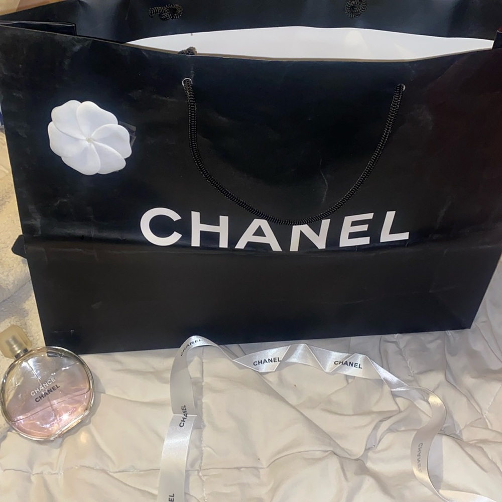 CHANEL shopping bag🖤🤍